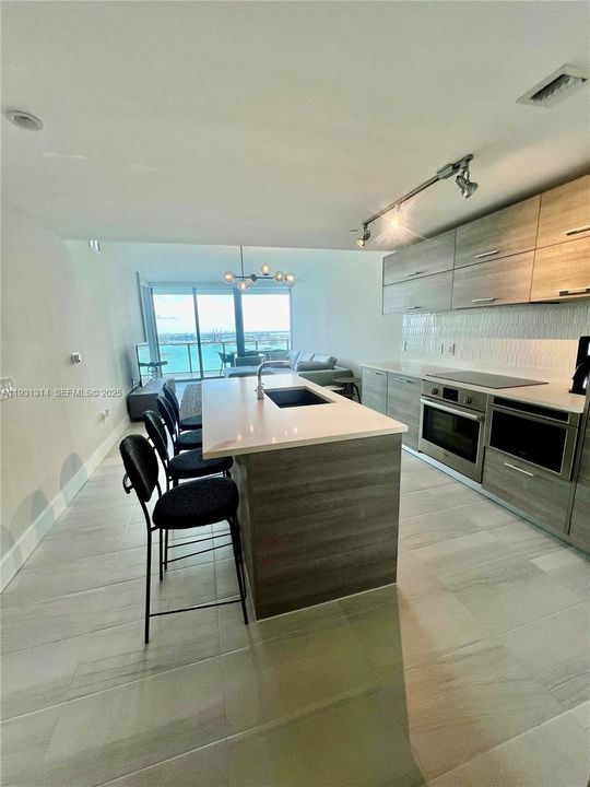 В аренду: $6,000 (2 спален, 2 ванн, 1067 Квадратных фут)