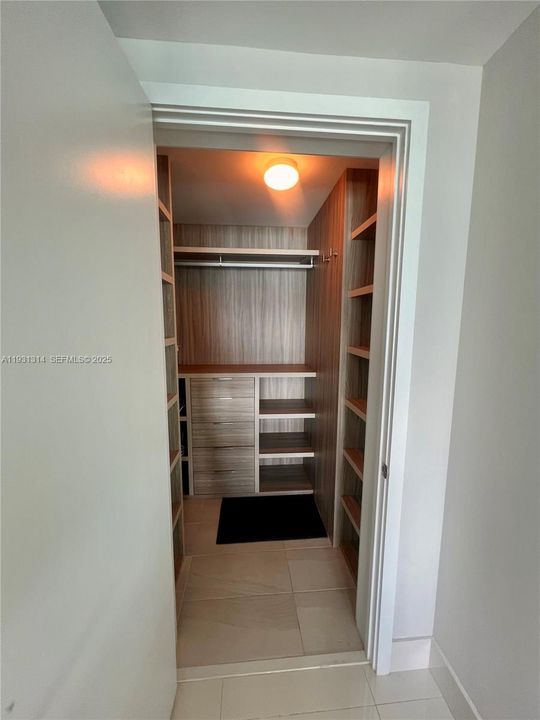 В аренду: $6,000 (2 спален, 2 ванн, 1067 Квадратных фут)