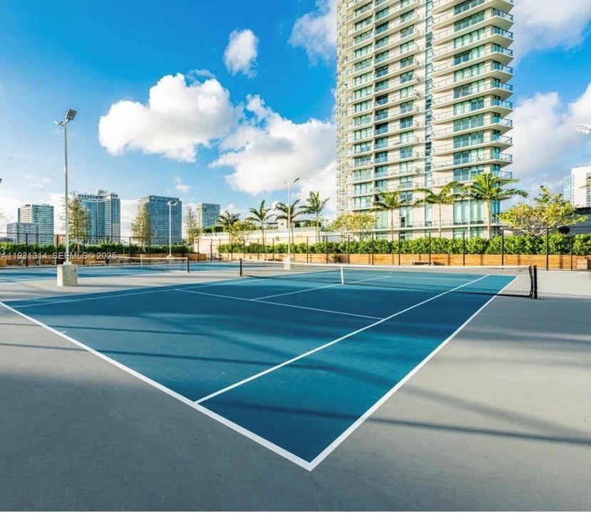 В аренду: $6,000 (2 спален, 2 ванн, 1067 Квадратных фут)