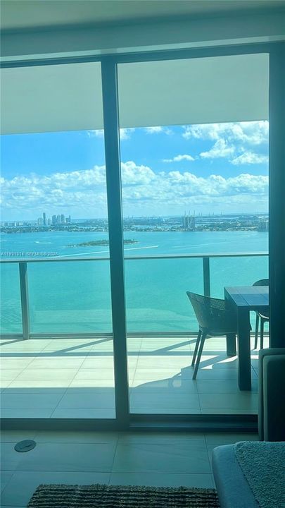 В аренду: $6,000 (2 спален, 2 ванн, 1067 Квадратных фут)