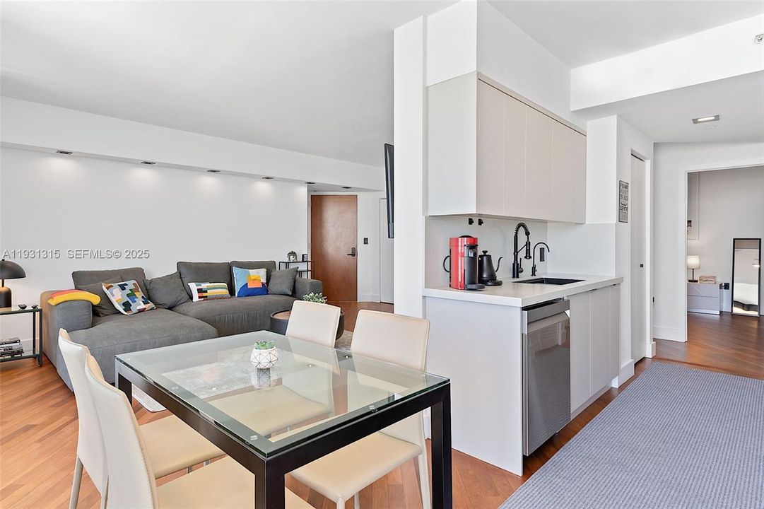 В аренду: $6,900 (2 спален, 2 ванн, 1151 Квадратных фут)