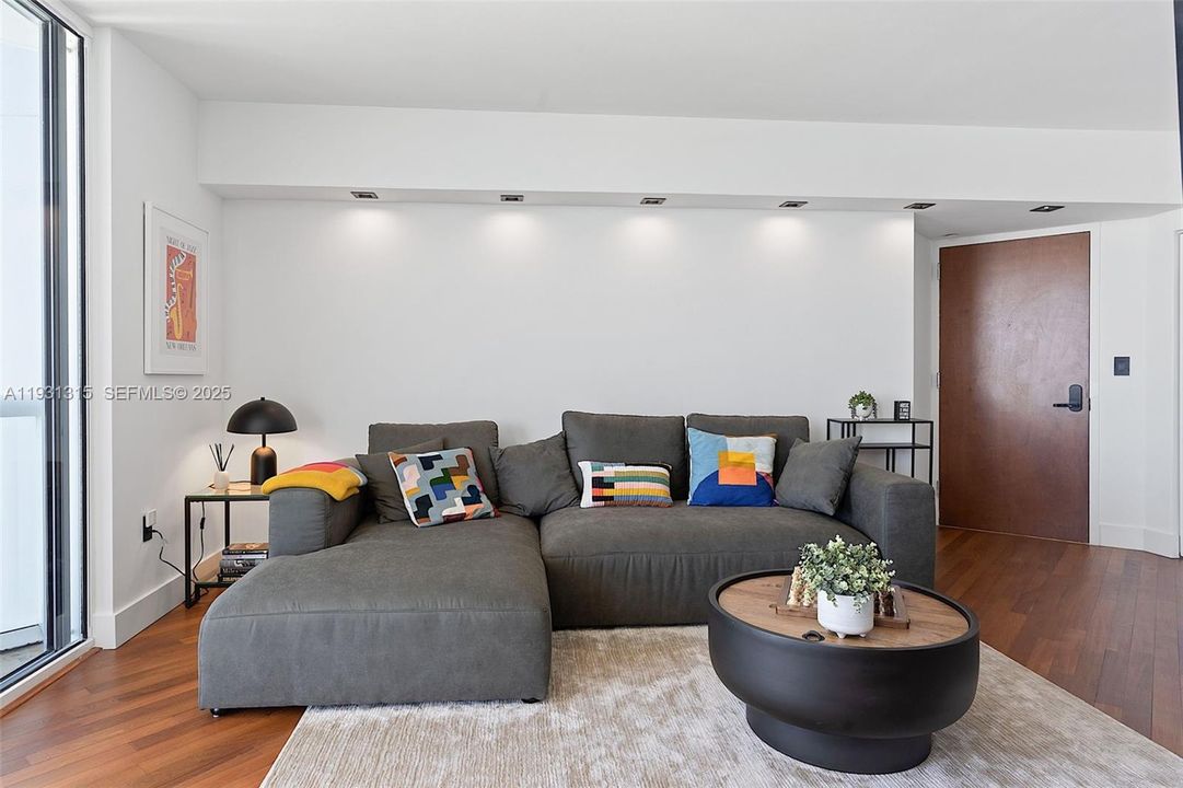 В аренду: $6,900 (2 спален, 2 ванн, 1151 Квадратных фут)