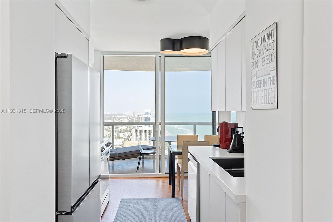 В аренду: $6,900 (2 спален, 2 ванн, 1151 Квадратных фут)