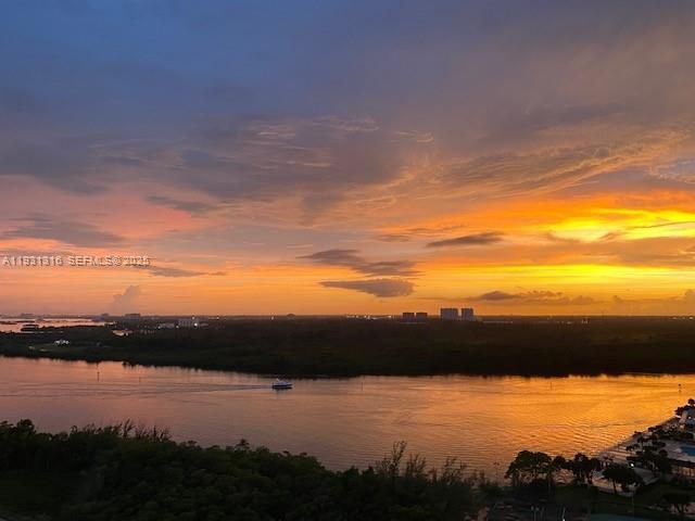 На продажу: $499,000 (2 спален, 2 ванн, 1521 Квадратных фут)