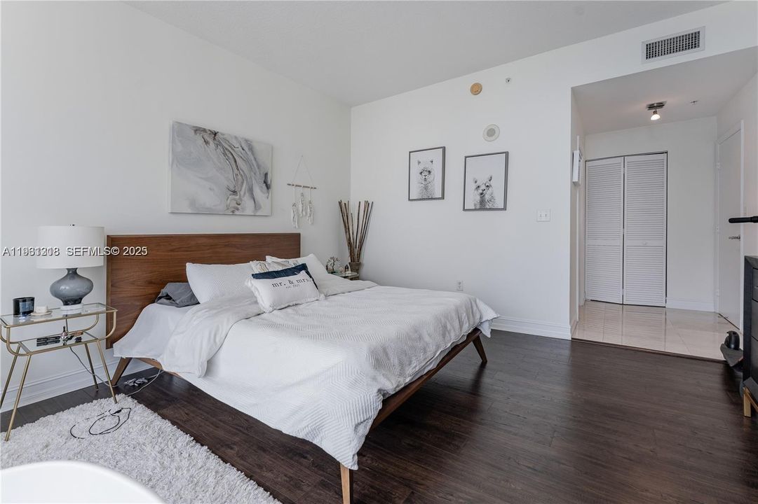 出租: $4,350 (2 贝兹, 2 浴室, 1335 平方英尺)