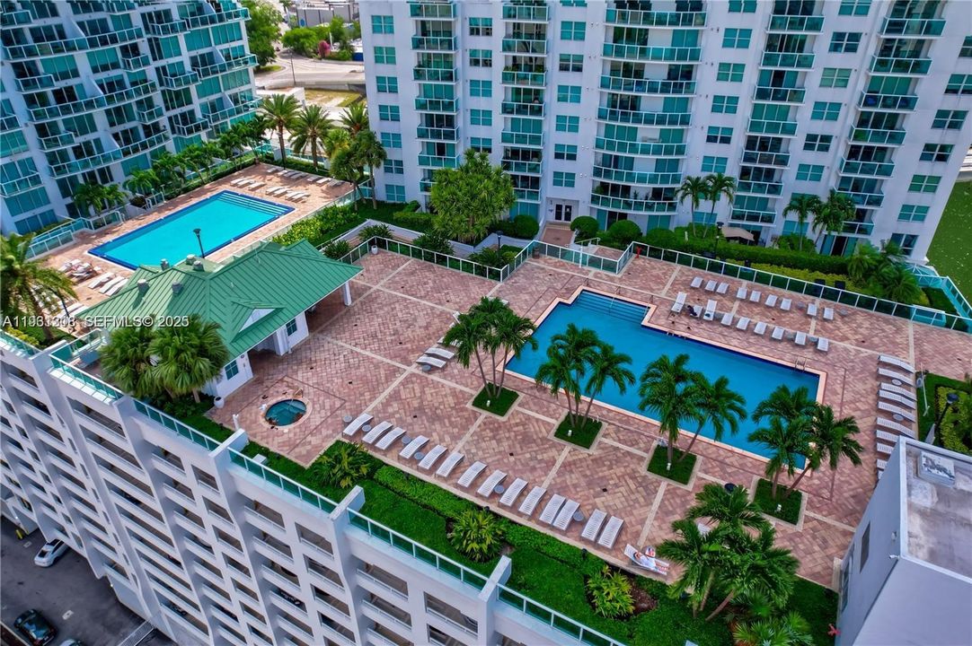 出租: $4,350 (2 贝兹, 2 浴室, 1335 平方英尺)