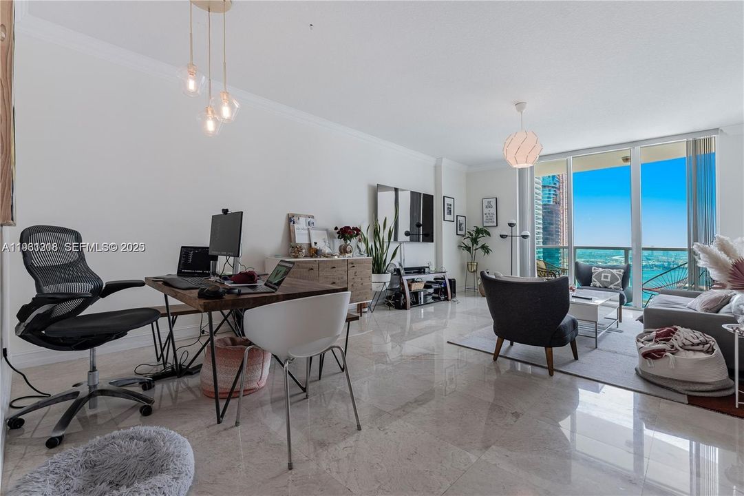 出租: $4,350 (2 贝兹, 2 浴室, 1335 平方英尺)