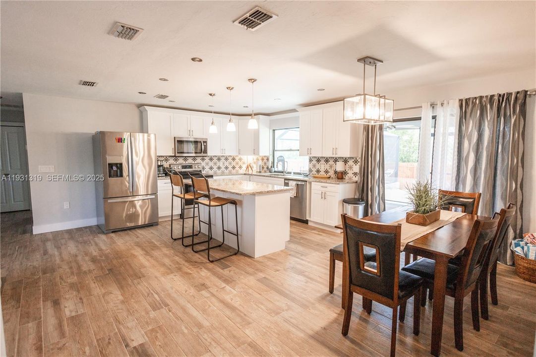 待售: $440,000 (3 贝兹, 2 浴室, 1426 平方英尺)