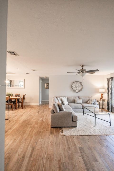 待售: $440,000 (3 贝兹, 2 浴室, 1426 平方英尺)