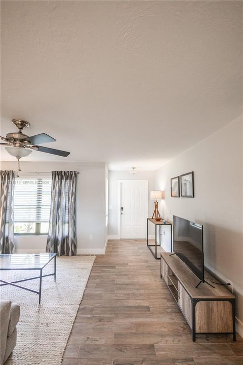 待售: $440,000 (3 贝兹, 2 浴室, 1426 平方英尺)