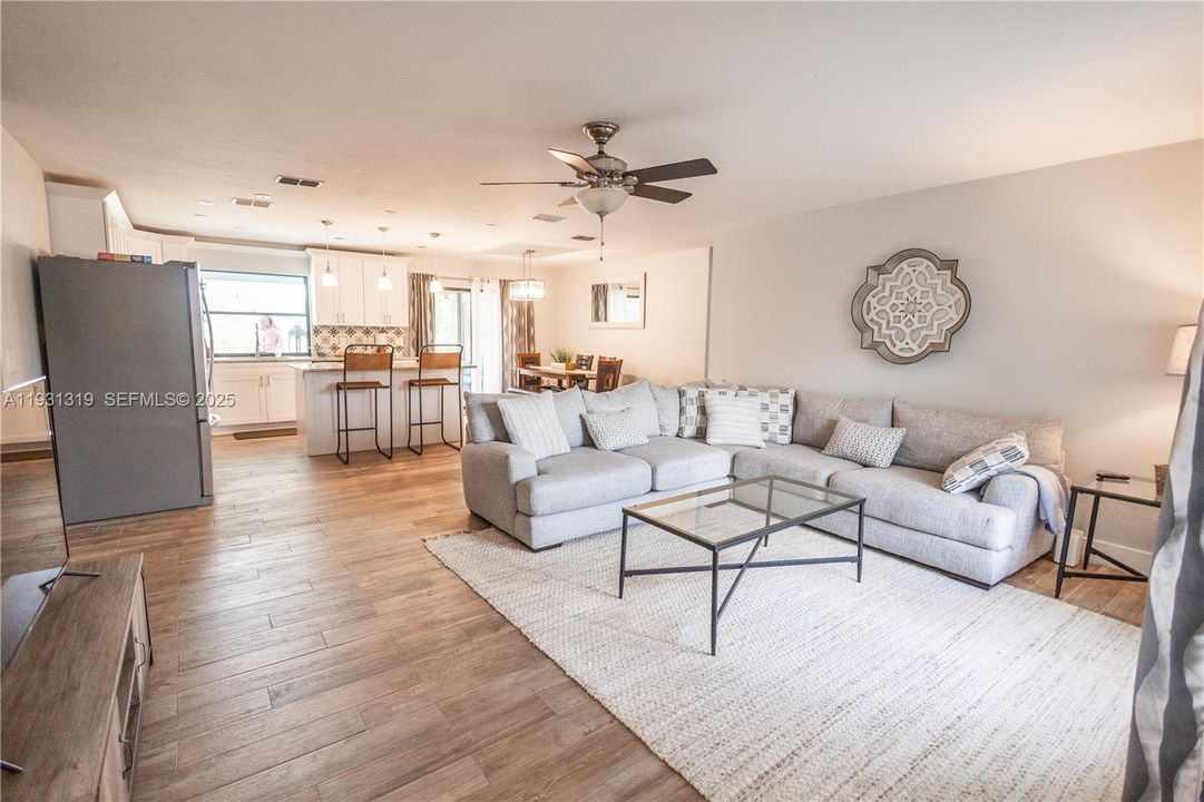 待售: $440,000 (3 贝兹, 2 浴室, 1426 平方英尺)