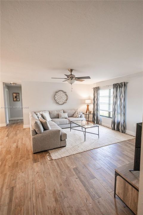 待售: $440,000 (3 贝兹, 2 浴室, 1426 平方英尺)