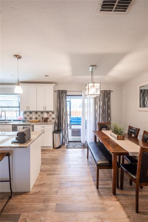 待售: $440,000 (3 贝兹, 2 浴室, 1426 平方英尺)