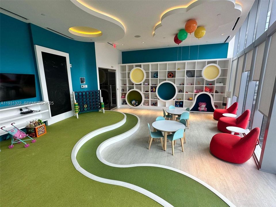 For Sale: $1,650,000 (3 beds, 4 baths, 2165 Square Feet)