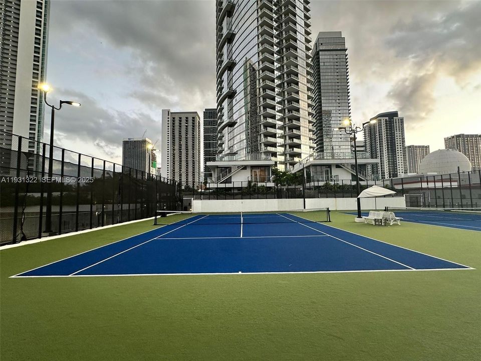 For Sale: $1,650,000 (3 beds, 4 baths, 2165 Square Feet)