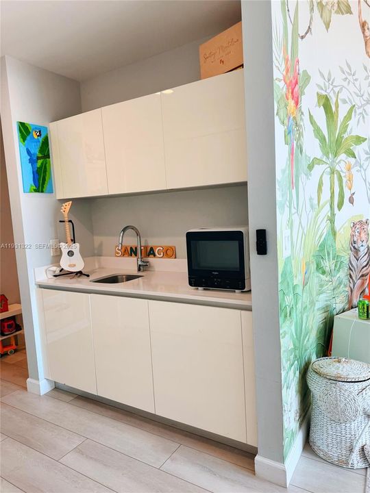 For Sale: $1,650,000 (3 beds, 4 baths, 2165 Square Feet)