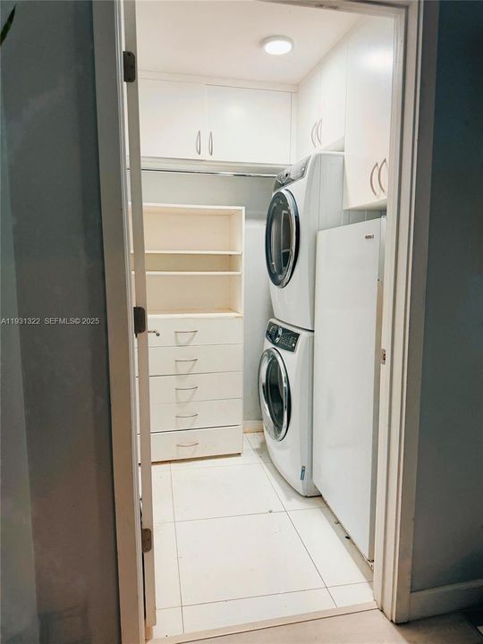 For Sale: $1,650,000 (3 beds, 4 baths, 2165 Square Feet)