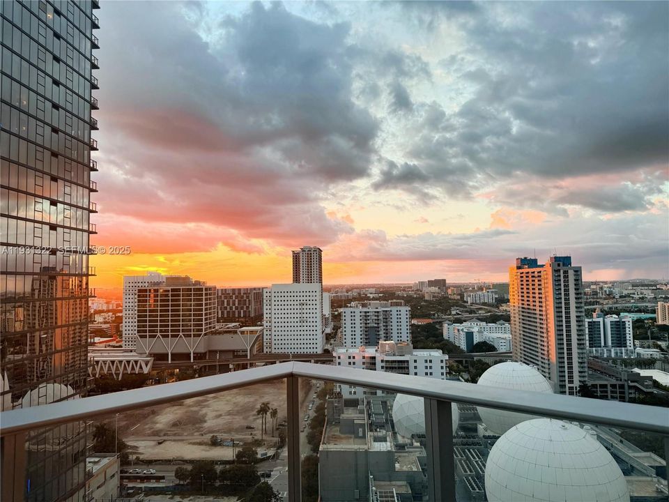 For Sale: $1,650,000 (3 beds, 4 baths, 2165 Square Feet)