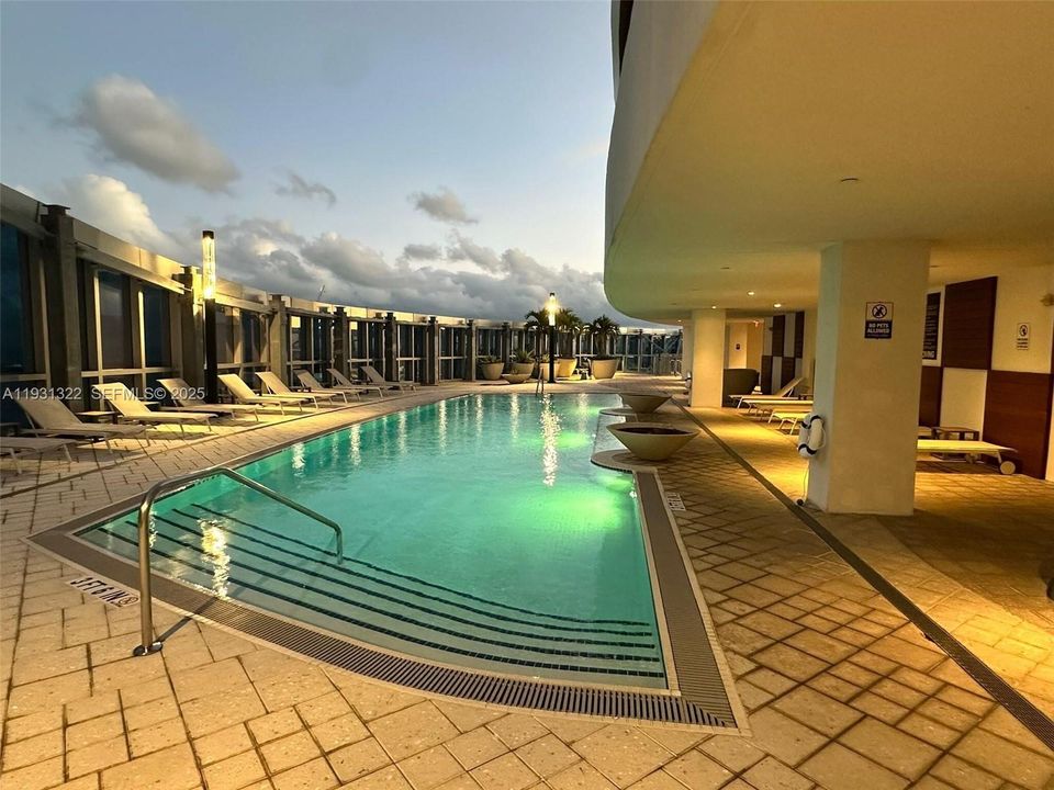 For Sale: $1,650,000 (3 beds, 4 baths, 2165 Square Feet)