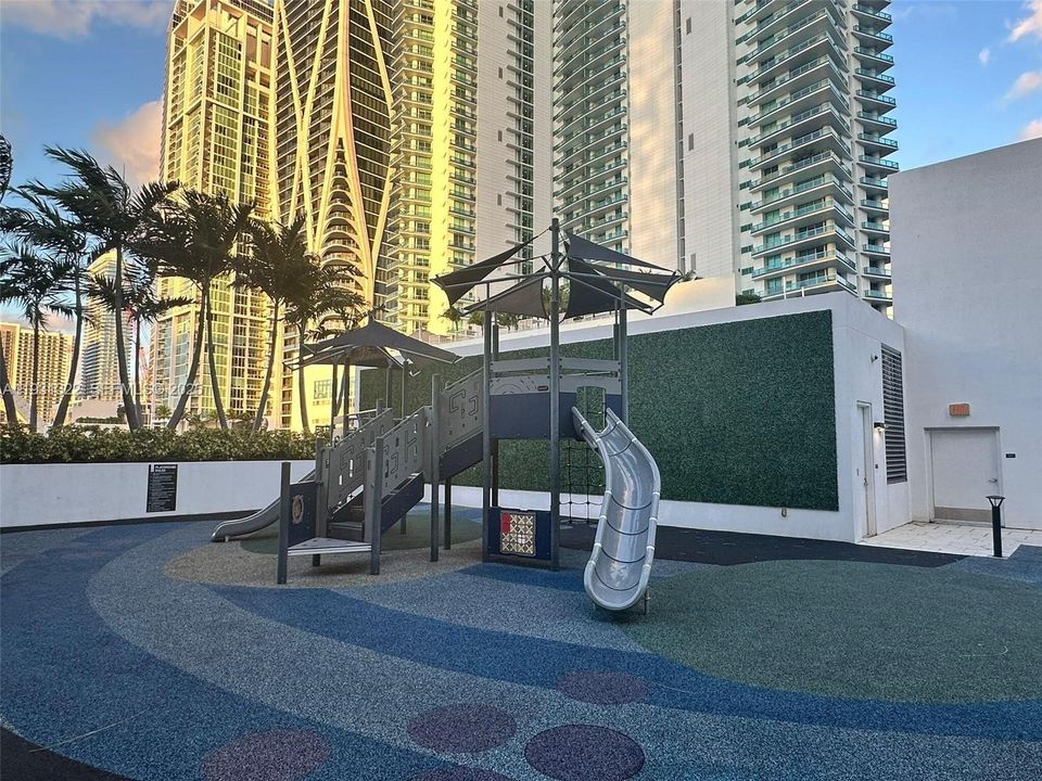 For Sale: $1,650,000 (3 beds, 4 baths, 2165 Square Feet)