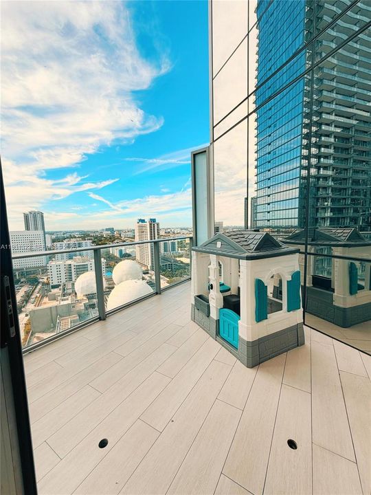 For Sale: $1,650,000 (3 beds, 4 baths, 2165 Square Feet)