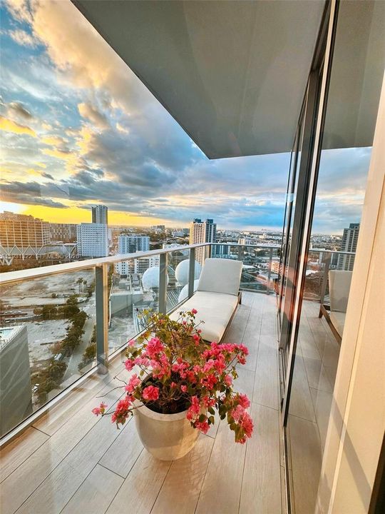 For Sale: $1,650,000 (3 beds, 4 baths, 2165 Square Feet)