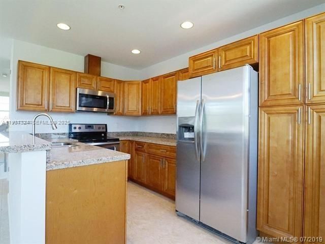 For Rent: $3,800 (4 beds, 3 baths, 14828 Square Feet)