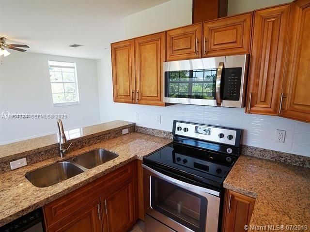 For Rent: $3,800 (4 beds, 3 baths, 14828 Square Feet)