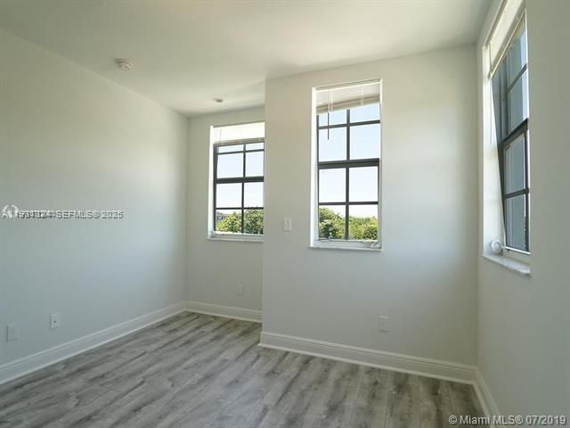 For Rent: $3,800 (4 beds, 3 baths, 14828 Square Feet)