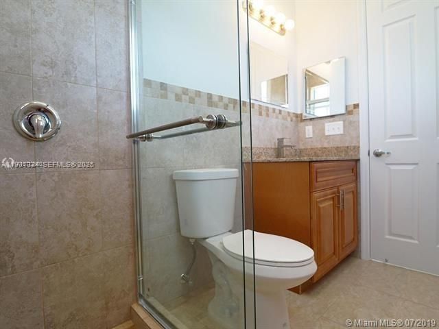 For Rent: $3,800 (4 beds, 3 baths, 14828 Square Feet)