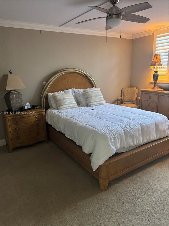 For Sale: $300,000 (2 beds, 2 baths, 980 Square Feet)