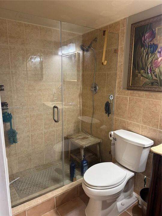 For Sale: $300,000 (2 beds, 2 baths, 980 Square Feet)