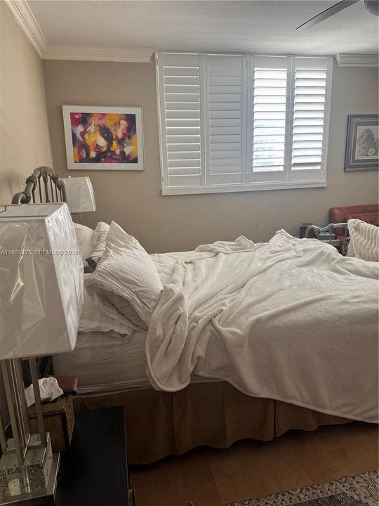 For Sale: $300,000 (2 beds, 2 baths, 980 Square Feet)