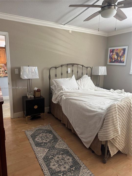 For Sale: $300,000 (2 beds, 2 baths, 980 Square Feet)