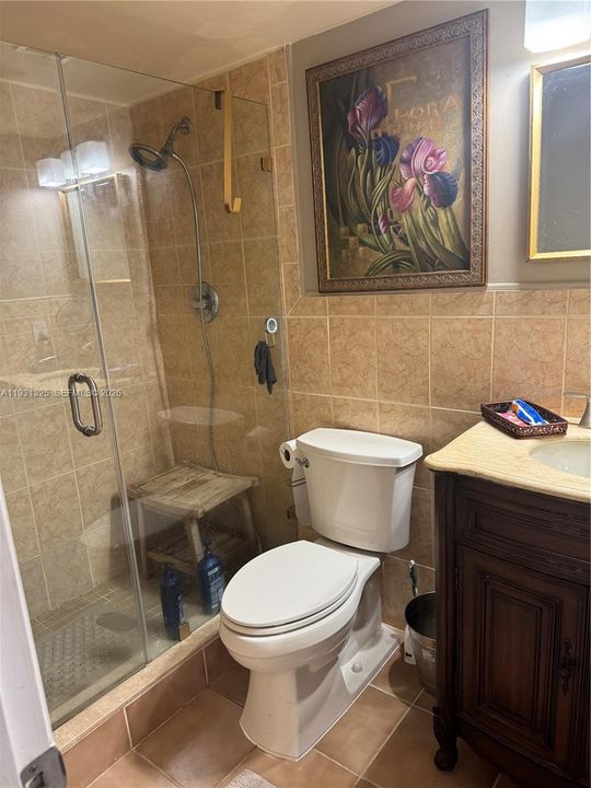 For Sale: $300,000 (2 beds, 2 baths, 980 Square Feet)