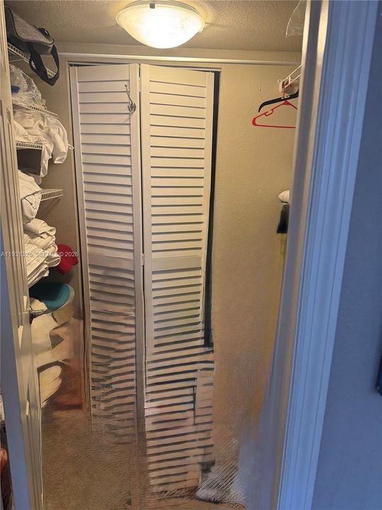 For Sale: $300,000 (2 beds, 2 baths, 980 Square Feet)