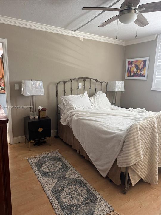 For Sale: $300,000 (2 beds, 2 baths, 980 Square Feet)