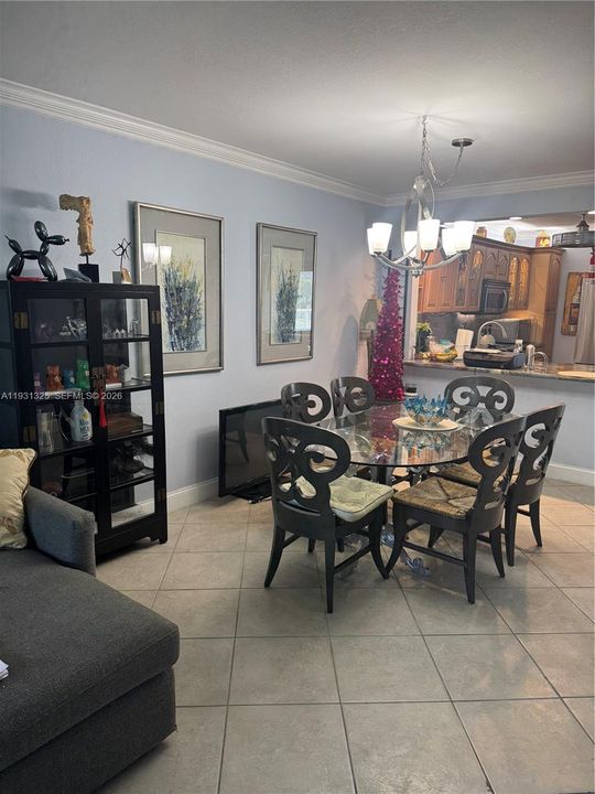 For Sale: $300,000 (2 beds, 2 baths, 980 Square Feet)