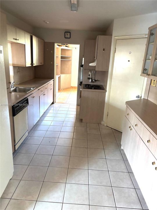 En Venta: $595,000 (3 camas, 2 baños, 2064 Pies cuadrados)