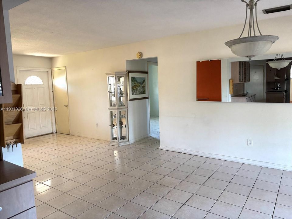 En Venta: $595,000 (3 camas, 2 baños, 2064 Pies cuadrados)