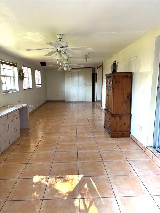 En Venta: $595,000 (3 camas, 2 baños, 2064 Pies cuadrados)