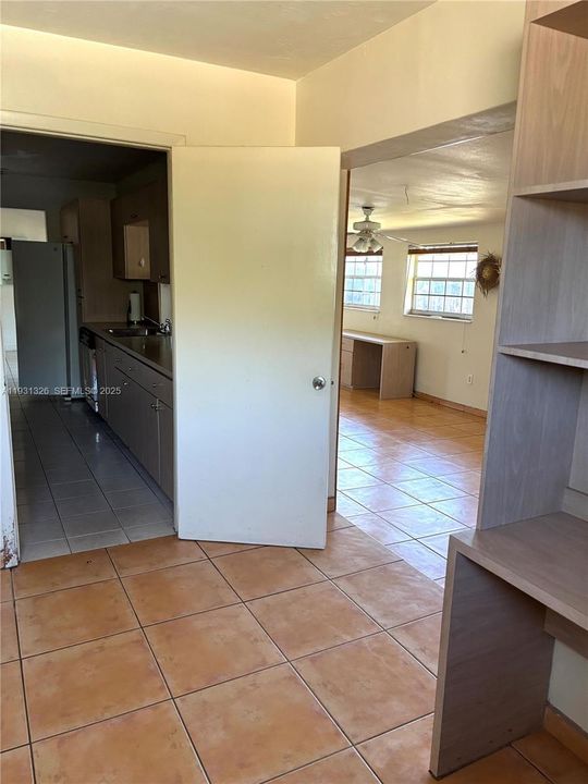 En Venta: $595,000 (3 camas, 2 baños, 2064 Pies cuadrados)