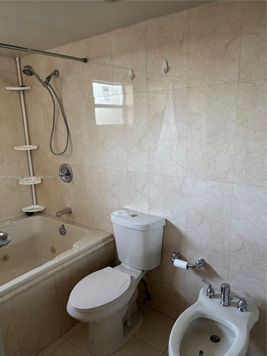 En Venta: $595,000 (3 camas, 2 baños, 2064 Pies cuadrados)