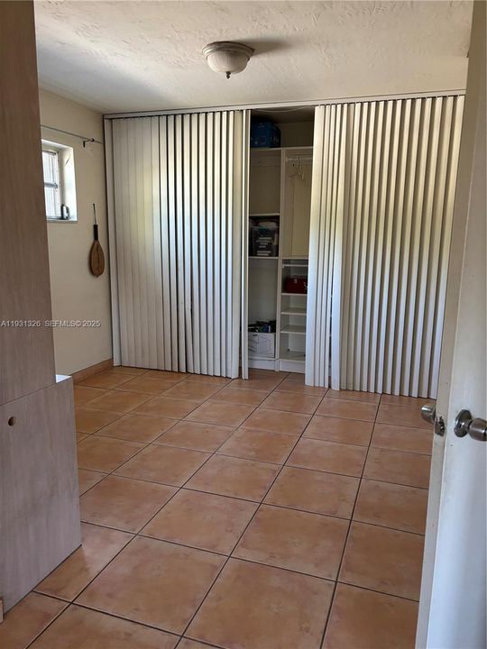 En Venta: $595,000 (3 camas, 2 baños, 2064 Pies cuadrados)