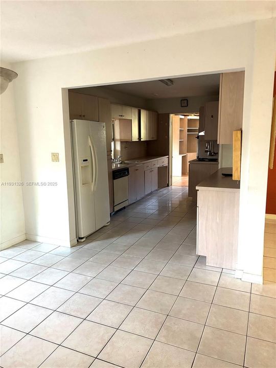 En Venta: $595,000 (3 camas, 2 baños, 2064 Pies cuadrados)