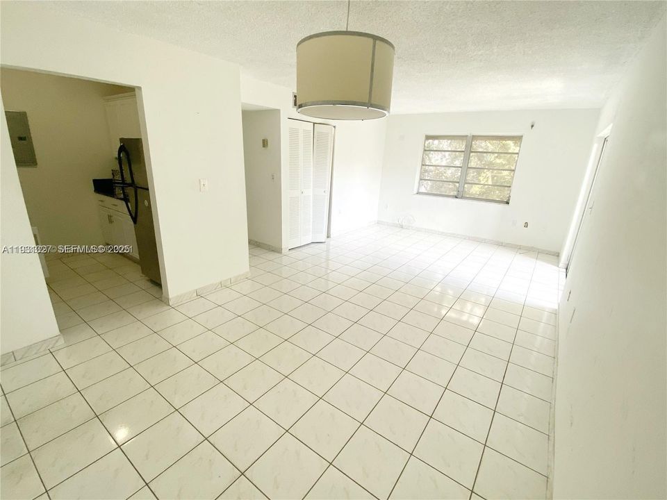 For Rent: $2,100 (2 beds, 1 baths, 770 Square Feet)