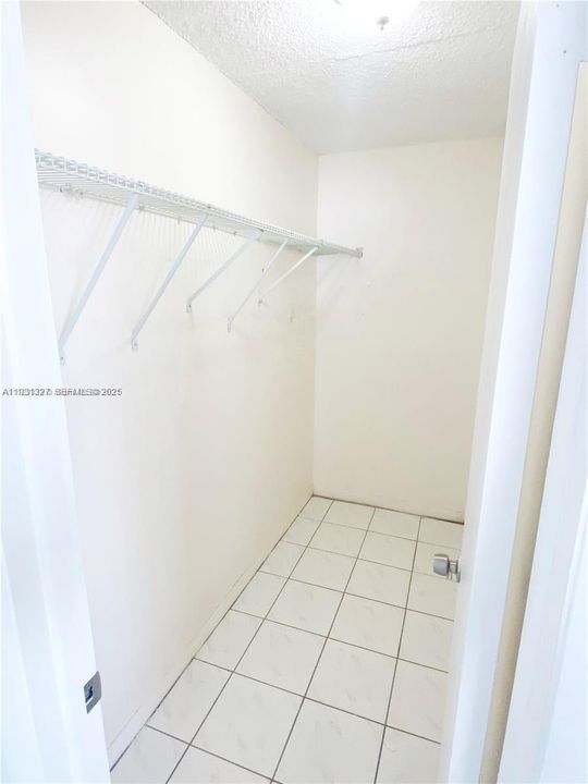 For Rent: $2,100 (2 beds, 1 baths, 770 Square Feet)
