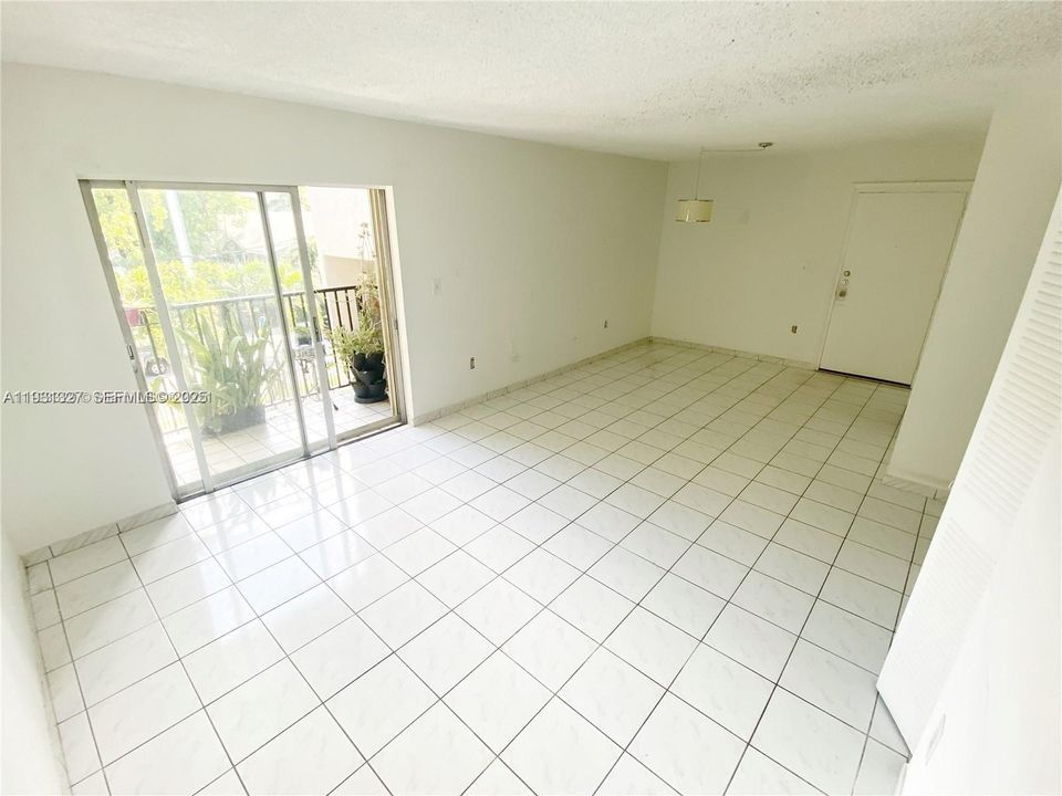 For Rent: $2,100 (2 beds, 1 baths, 770 Square Feet)