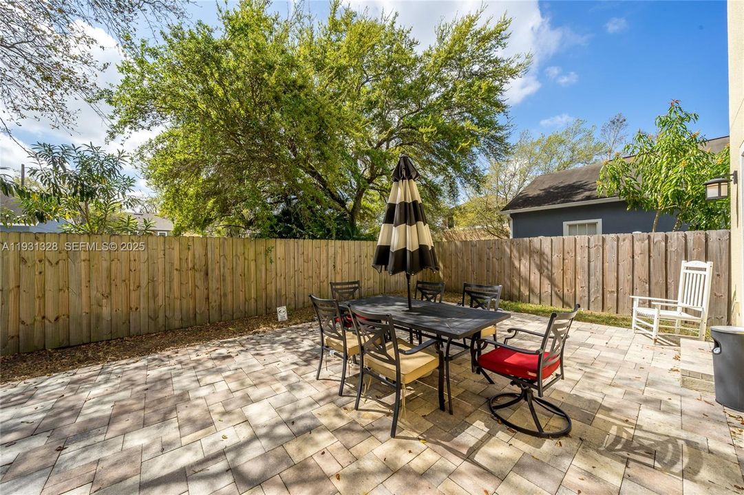 For Sale: $395,000 (4 beds, 2 baths, 1624 Square Feet)