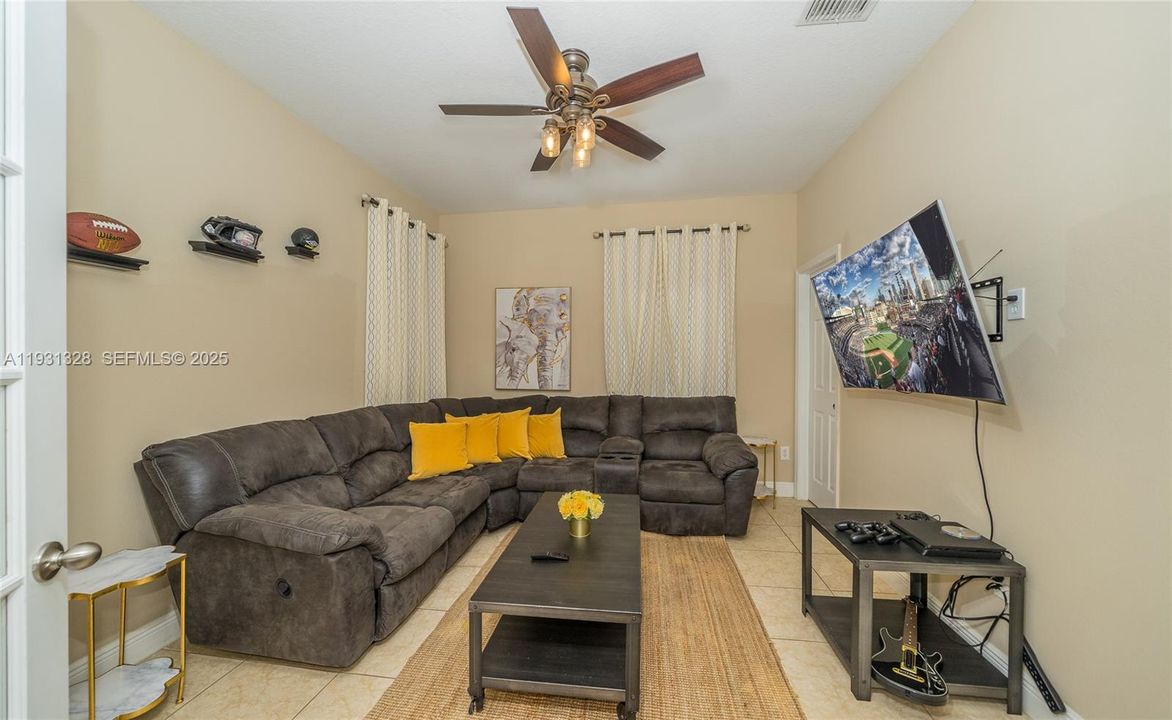 For Sale: $395,000 (4 beds, 2 baths, 1624 Square Feet)
